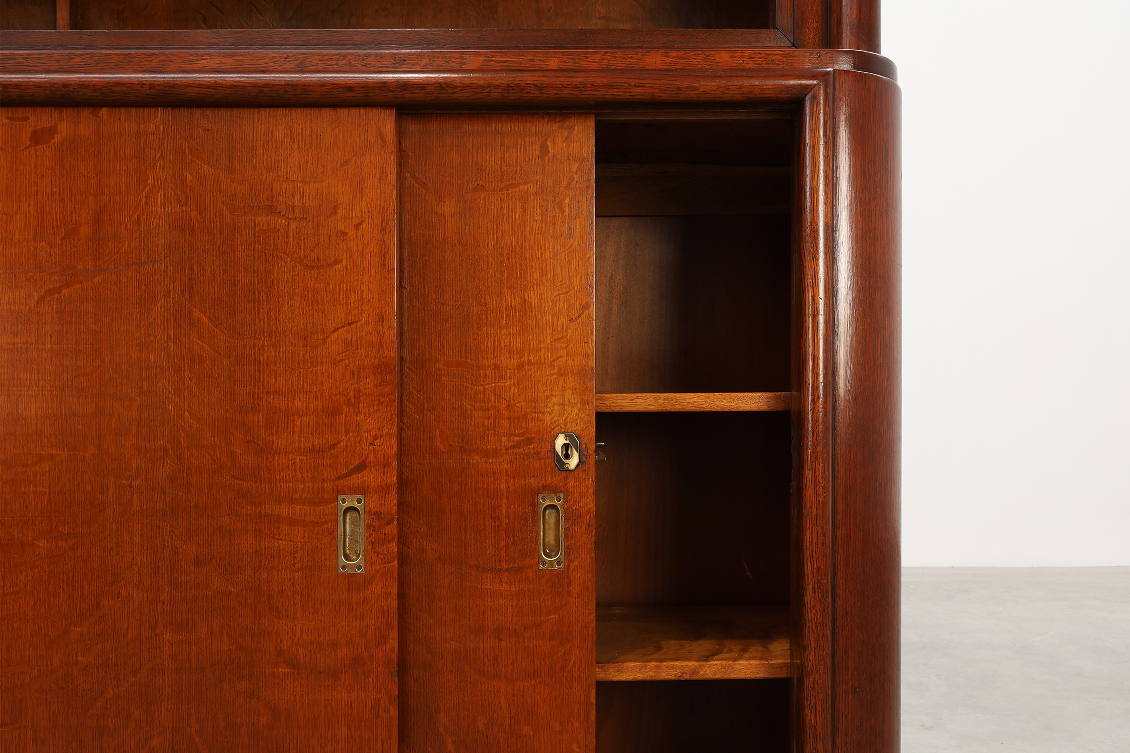 Ensemble of 2 Art Deco Counters and 1 cabinet attr. to De Coene, Belgium 1920sthumbnail
